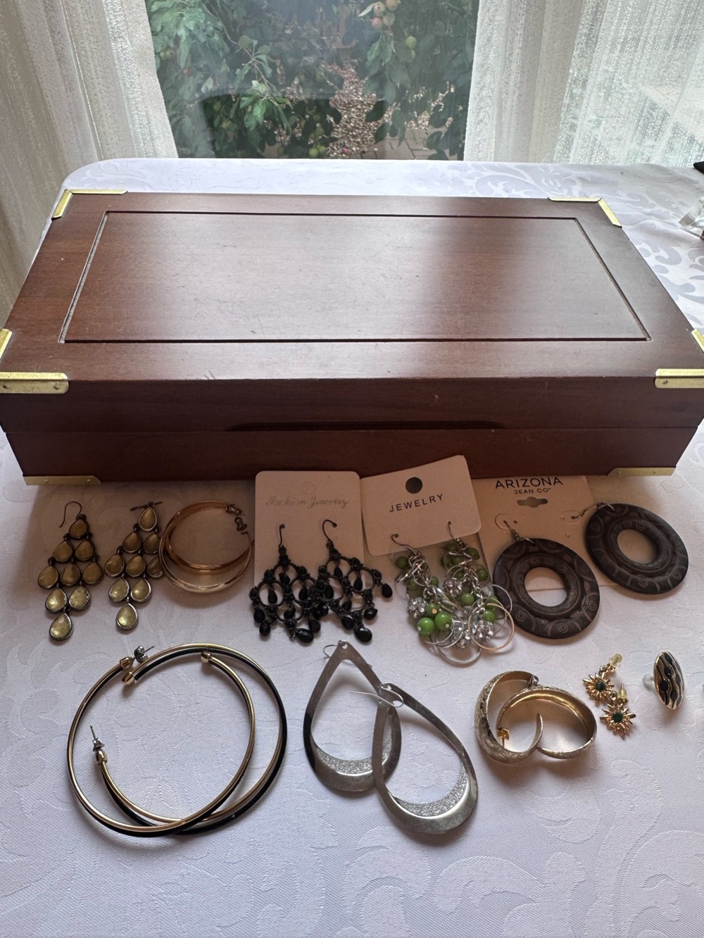 Wood Jewellery Box, assorted Jewellery: 10 earring pairs, necklace ring bracelet - Picture 8 of 11